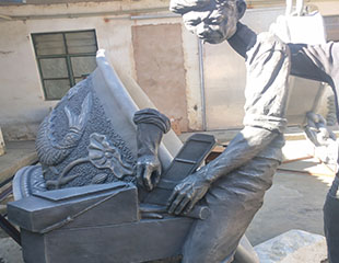 人物铸铝雕塑制作